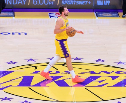 ng体育下载-东契奇生涯第100场30+10助 历史第4人 仅次于大O&amp;哈登&amp;詹姆斯